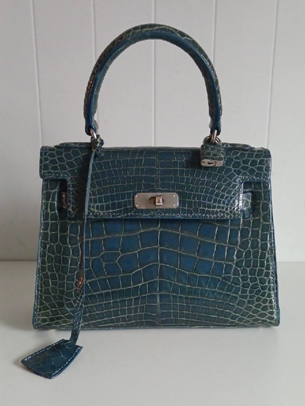 SISO BLUE ALLIGATOR LEATHER